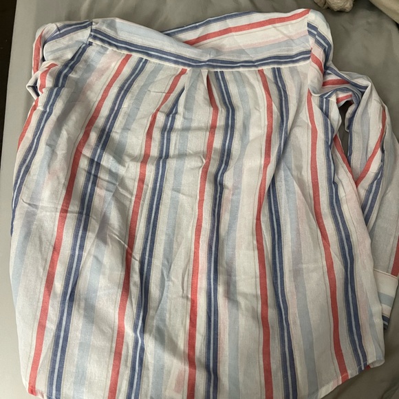 perfect summer button up - Picture 2 of 3